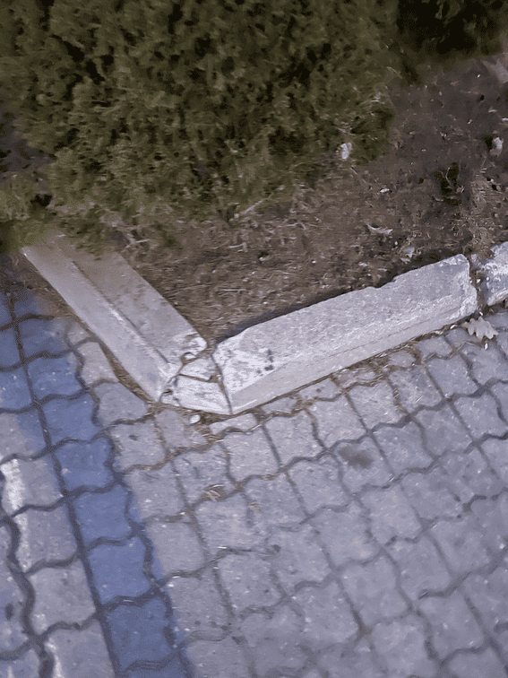 Uszkodzenia kostki i krawężników 1